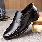 Mocassim Masculino de Couro Torinzi TZ304 feito em couro legítimo, leve e elegante, ideal para looks casuais e formais.