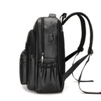 Mochila de Couro Masculina Torinzi TZ072 resistente à água, com USB e compartimentos antifurto para uso executivo e viagens.