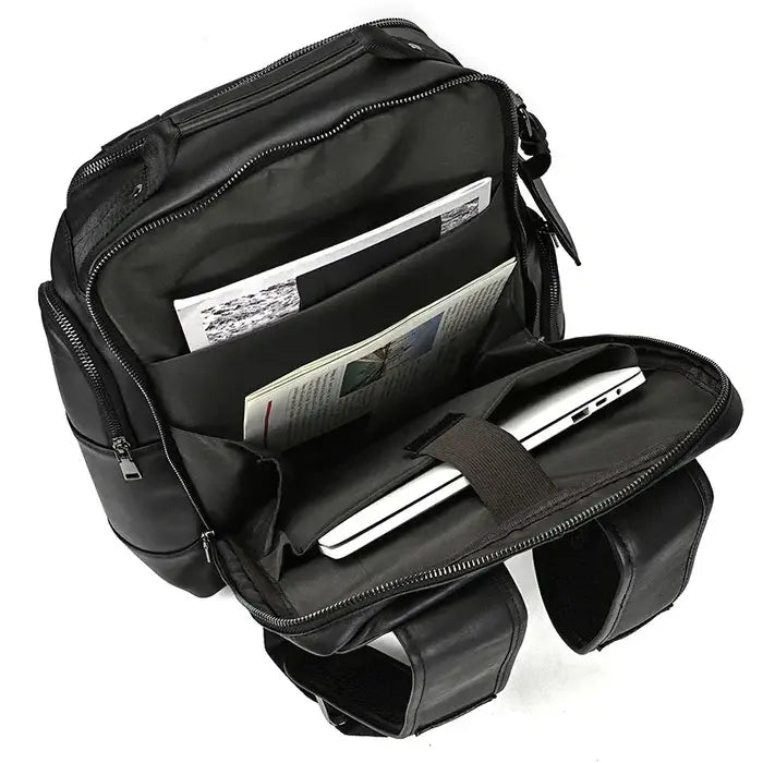 Mochila Executiva em Couro Retrô Torinzi TZ071 elegante e funcional, em couro legítimo com design clássico e divisórias para notebook e documentos.