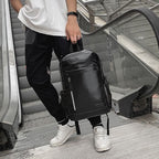 Mochila Executiva em Couro Venice Torinzi TZ068 em couro sintético premium com design moderno e organização prática.