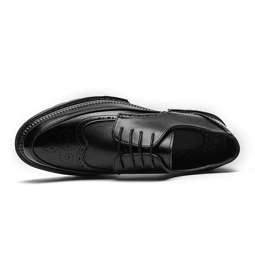 Sapato Masculino Derby Torinzi TZ358 elegante e resistente, em couro fosco com solado tratorado, ideal para looks urbanos e formais.