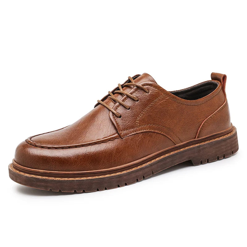Sapato Masculino em Couro Torinzi TZ365 feito em couro premium com design clássico e conforto ideal para uso formal ou casual.