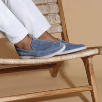 Sapato Masculino Loafer Torinzi TZ366 feito em camurça premium com acabamento refinado, conforto e elegância para diversas ocasiões.