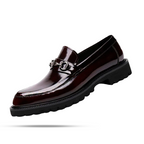 Sapato Masculino Loafer Torinzi TZ373 feito em couro envernizado com costura reforçada e solado tratorado, elegante e confortável.