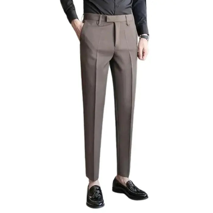 Calça de Alfaiataria Masculina Slim Torinzi TZ009 com corte ajustado e tecido refinado, ideal para composições elegantes e confortáveis.