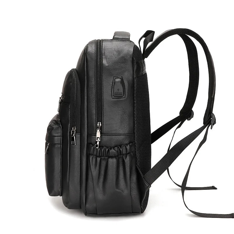 Mochila de Couro Masculina Torinzi TZ072 - Resistente à Água, com USB e Antifurto Mochila de Couro Masculina Torinzi TZ072 - Resistente à Água, com USB e Antifurto