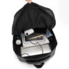 Mochila de Couro Masculina Torinzi TZ072 - Resistente à Água, com USB e Antifurto
